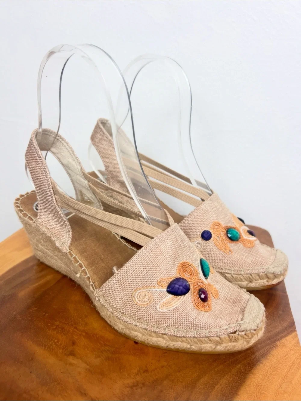 VIDORETTA Women’s Embroidered & Jeweled Tan Espadrille Wedge Sandals 39 8.5